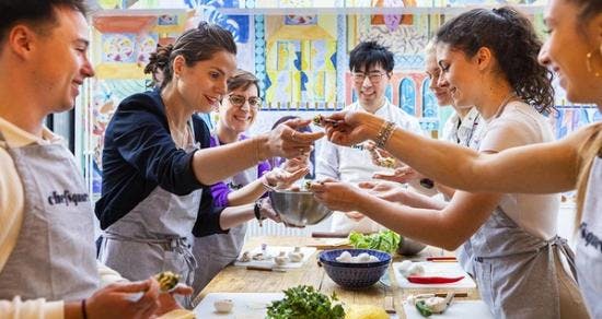 Cours de cuisine en équipe